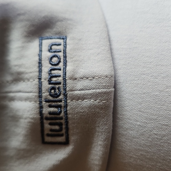 lululemon Baby Blue baseball cap with Silver Metal logo On Side - Picture 2 of 11